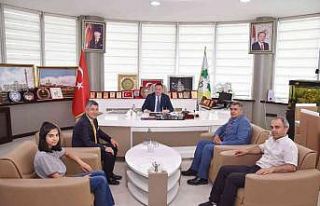 Bağlarlı ikiz kızlar kick boksta tarih yazdı