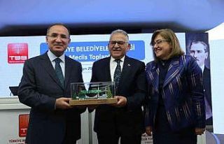 Bakan Bozdağ’dan ’Çevre Dostu Ulaşım’ ödülü