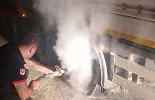 Balataları ısınan kamyon alev aldı