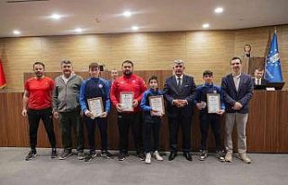 Başarılı sporcular ödüllendirildi