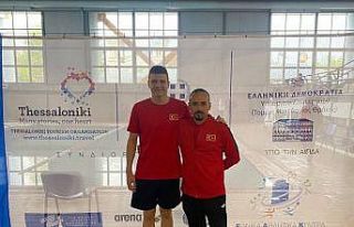 Başarılı yüzücü Yunanistan’dan madalyalar...