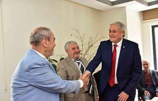 Başkan Bakkalcıoğlu partililerle bayramlaştı