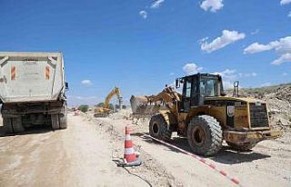 Başkan Beyazgül Çatak’taki yol genişletme çalışmalarını...
