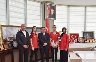 Başkan Beyoğlu şampiyonları kabul etti