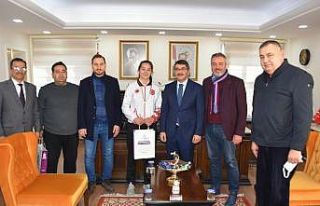Başkan Çelik dünya şampiyonu Aykoç’u tebrik...