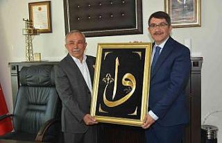 Başkan Çelik’ten çiçeği burnunda başkanlara...