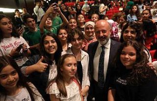 Başkan Çolakbayrakdar: “Gençlerimizle büyük...