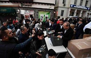 Başkan Dündar, esnaf ve vatandaşlara iftariyelik...
