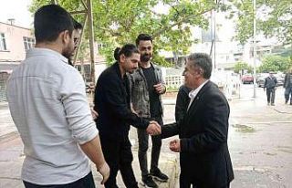 Başkan Erol, vatandaşlarla bayramlaştı