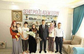 Başkan Fadıloğlu Şehit annesinin anneler gününü...