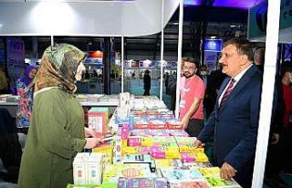 Başkan Gürkan’dan Kitap Fuarına övgü
