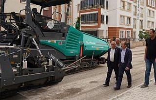 Başkan Kılınç, asfalt çalışmalarını yerinde...