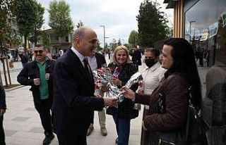 Başkan Özlü’den Anneler Günü jesti