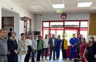 Başkan şahin’den hemşirelere ziyaret