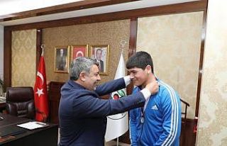 Başkan Şayir, şampiyon sporcuyu ağırladı