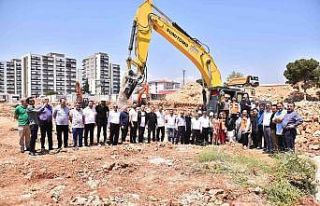 Başkan Tütüncü, Antalya’nın en büyük kütüphanesine...