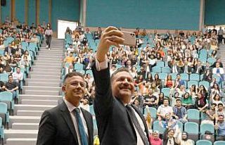 Başkan Yılmaz, BAÜN’ de gençlerle buluştu