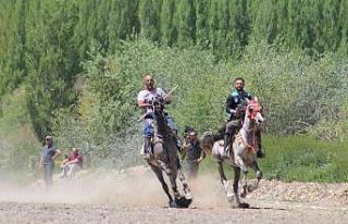 Bayburt ve Erzurum maharetlerini cirit maçında konuşturdu
