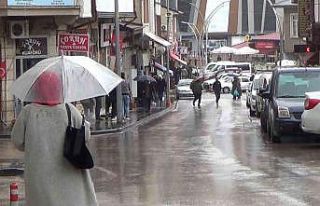 Bayburt’ta yağmurla karışık dolu etkili oldu