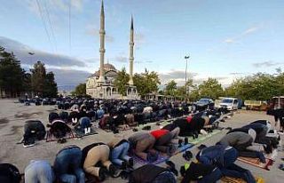Bayram namazında camiler doldu