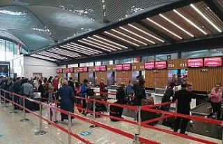 Bayram öncesi tatilcilerden hava ulaşımına yoğun...