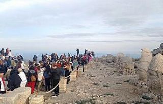 Bayramda Nemrut Dağı’na ziyaretçi akını