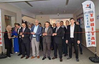 Besni ilçesinde TÜBİTAK 4006 bilim fuarı düzenlendi