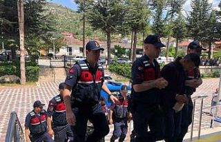 Bilecik’te kablo hırsızlığı yapan şahıslar...