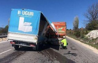 Bilecik’te seyir halindeki kamyonet, tıra arkadan...
