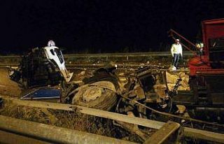 Bilecik’te tır devrildi: 1 yaralı