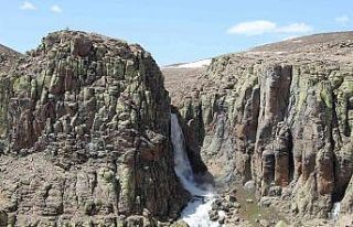 Bingöl’de 50 metrelik şelale karların erimesiyle...