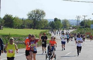 Birisi anneliğin önemine, diğeri barışa vurgu...