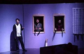 “Bişey Yap Met” ayakta alkışlandı