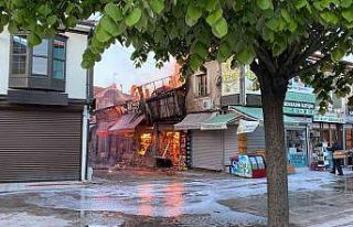 Bolvadin’de çarşıda çıkan yangında 15 iş...