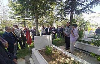 Bolvadin’de protokol önce şehitlere dua etti ardından...