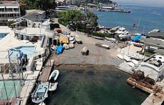 Burgazada’da kıyıya toprak dökülerek dolgu yapıldı