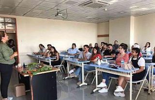 Burhaniye’ de BUBFA öğrencileri bitkilerle tütsü...