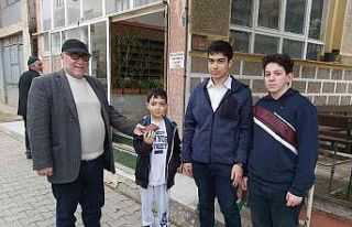 Bursa’da küçük çocuktan örnek davranış