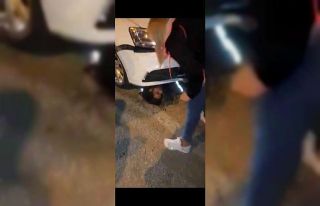 Bursa’da motosikletli kuryenin otomobilin altında...