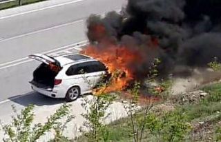 Bursa’da otomobil alev alev yandı