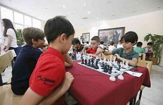 Büyükşehir’in kültür merkezleri genç satranççılar...