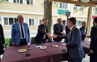 Çameli’ndeki bayramlaşma töreninde sevinen çocuklar...