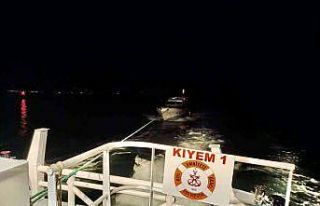 Çanakkale Boğazı’nda arızalanan tekne kurtarıldı