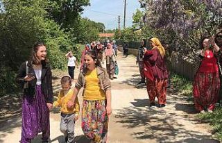 Çanakkale’de Aşıklar Sokağı’nda gençler...