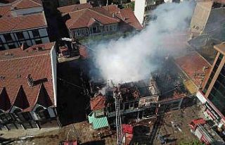 Çarşıda çıkan yangında 20 iş yeri zarar gördü