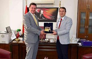 Castrop Rauxel Belediye Başkanı ve Heyetinden ZBEÜ’ye...