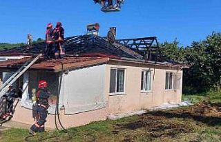 Çatıda çıkan yangın paniğe sebep oldu