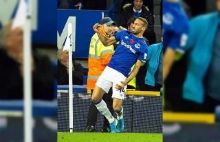 Cenk Tosun, Everton’a veda etti!