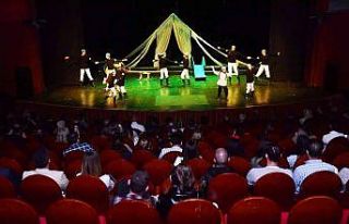 Cephede Piknik oyununun galasında dezavantajlı çocuklardan...