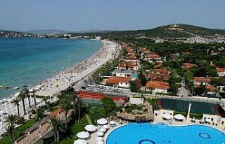 Çeşme, bayrama dolu girdi